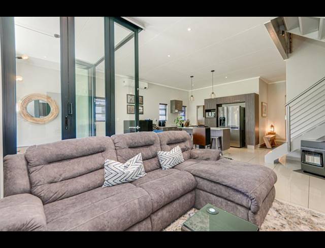 3 BEDROOM TOWNHOUSE FOR SALE IN BRYANSTON